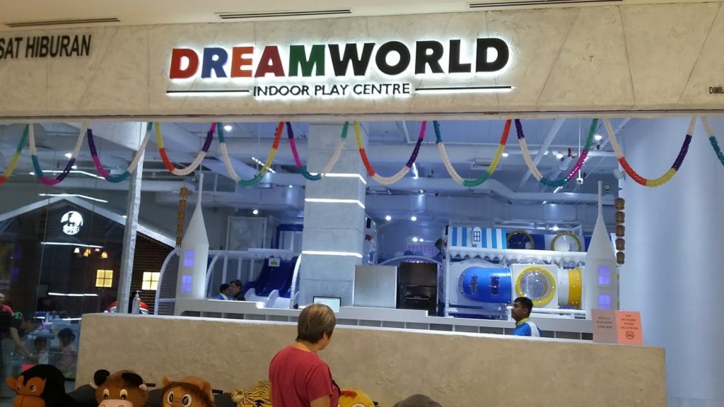 dreamworld playground review starling mall