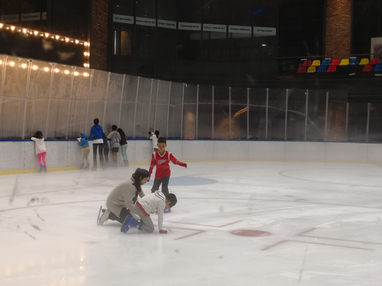 Ayub Starts Ice Skating Lessons At Myniss In Empire City Damansara Perdana Ninja Housewife - roblox girl gfx ice skating