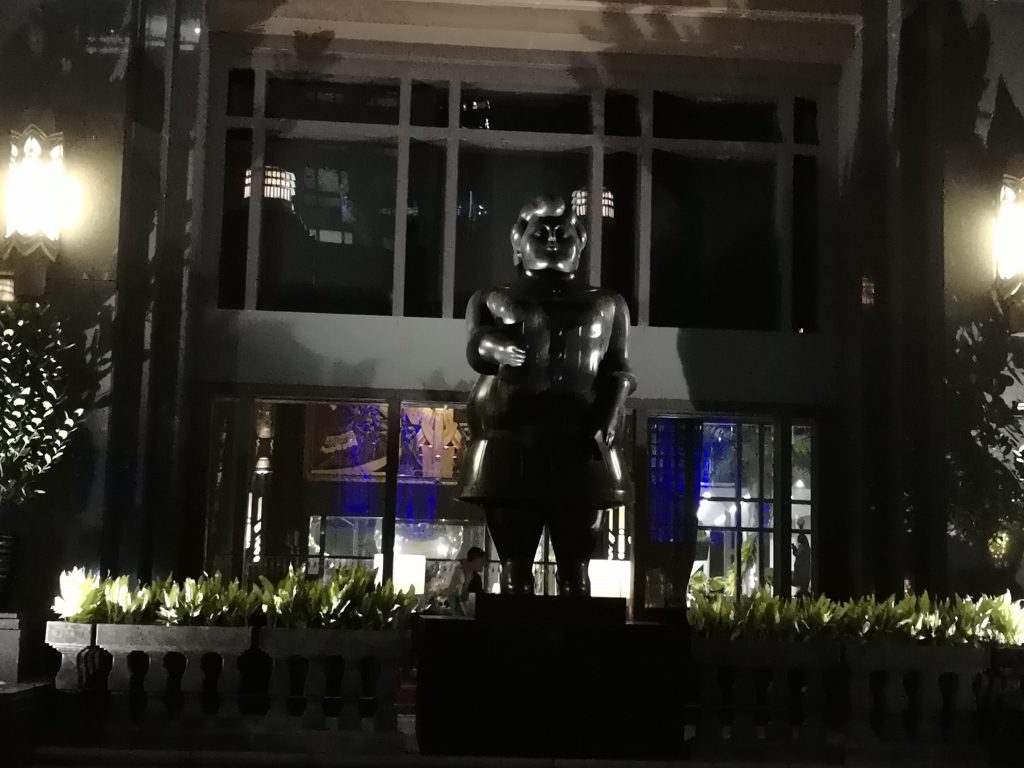 statues art gallery parkview square singapore night time