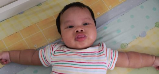 3 month old baby discovers tongue