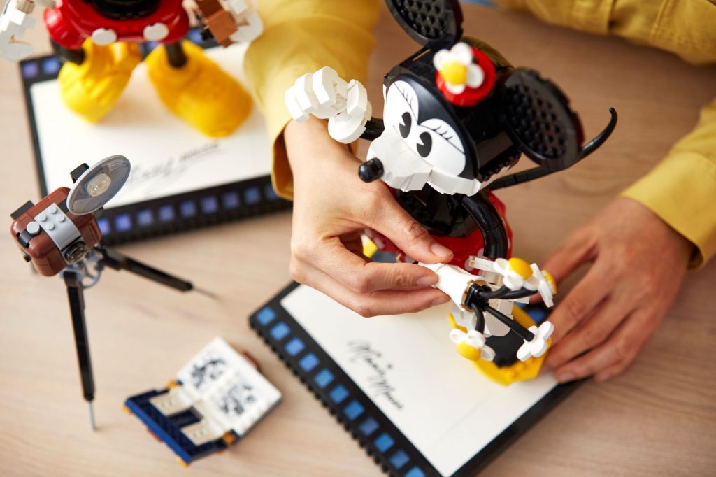 LEGO Disney Mickey Mouse and Minnie Mouse accessories