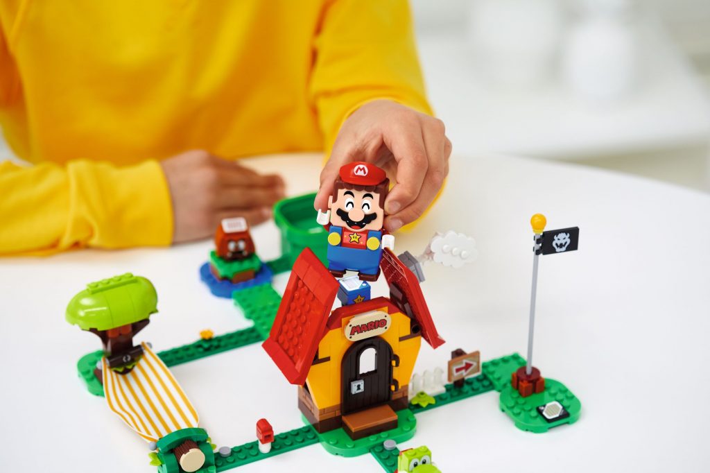 LEGO Super Mario Mario’s House & Yoshi Expansion Set 